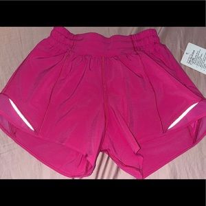 Lululmeom size 2 4” hotty hot shorts sonic pink